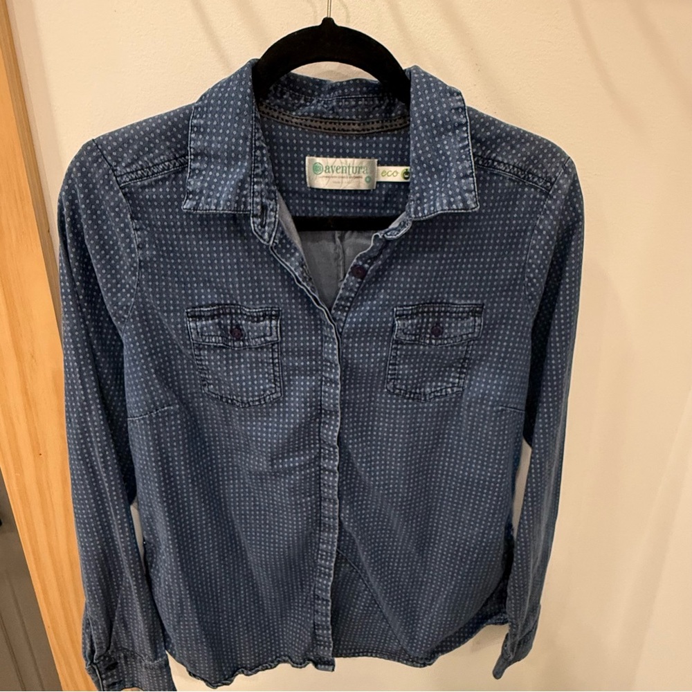 Aventura medium Blue denim chambray Button-Up Shirt top fair trade certified GUC